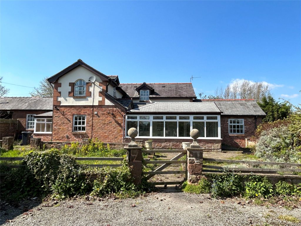 4 bed linkdetached house for sale in Bluebell Lane, Neston, Cheshire