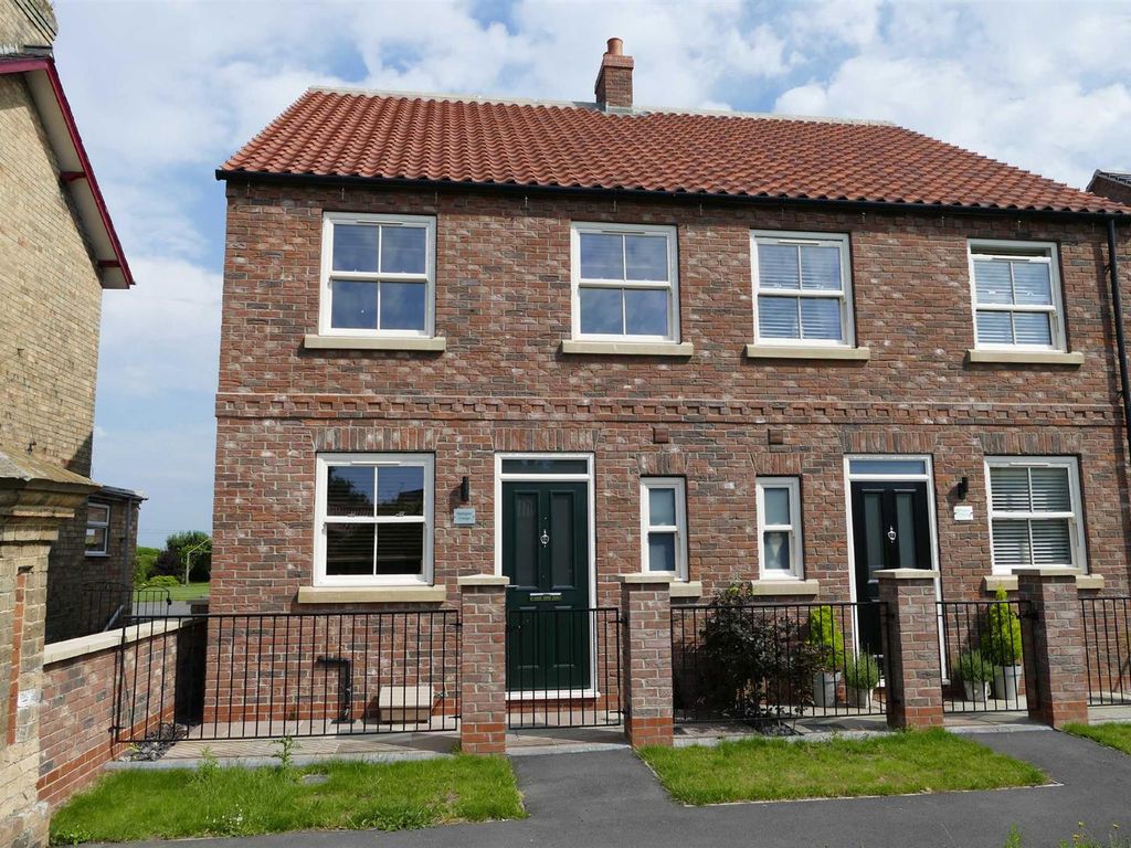 3 bed semidetached house to rent in Main Street, Barmby Moor, York