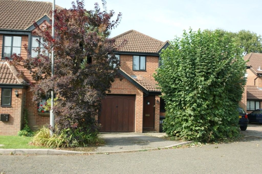 3 bed detached house to rent in Bell Close, Beaconsfield