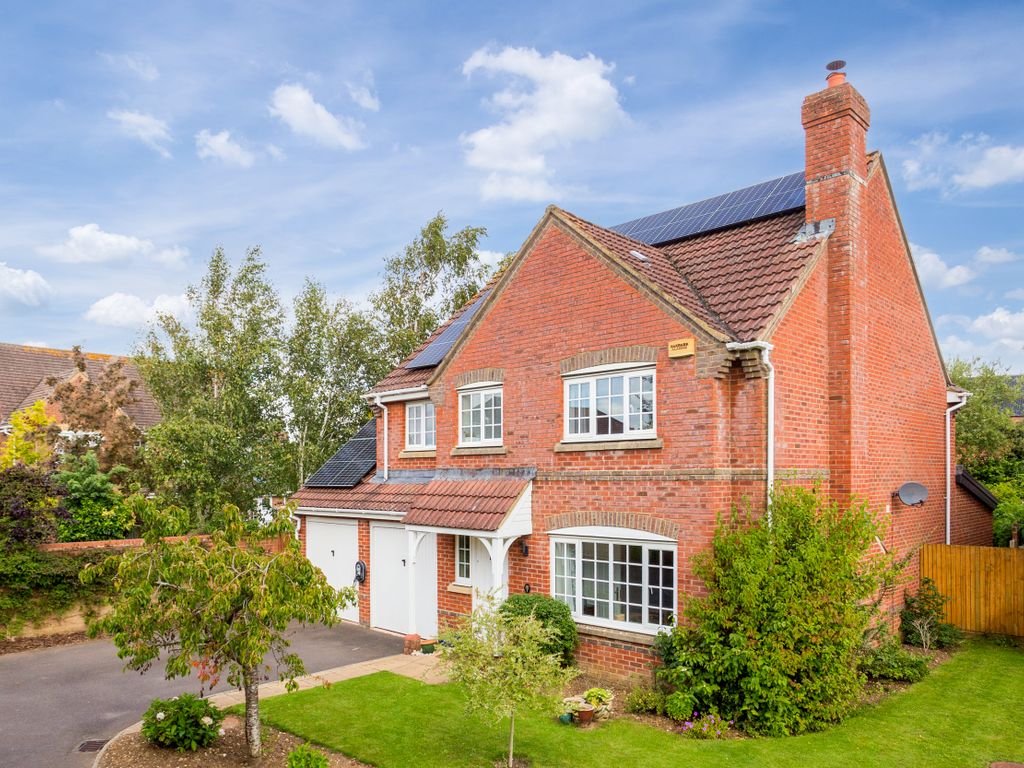 5 bed detached house for sale in Kennedy Meadow, Hungerford RG17, £