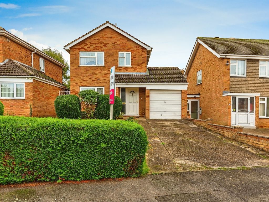 3 bed detached house for sale in Langley Way, Kettering NN15, £240,000