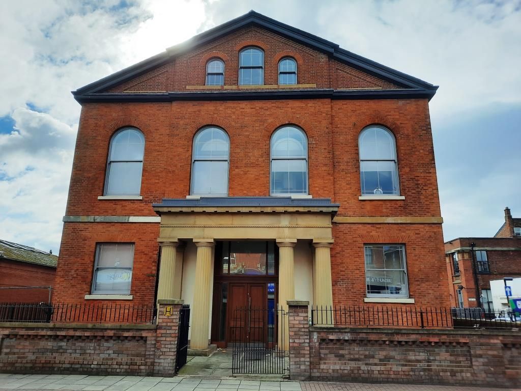 2 bed flat to rent in The Residence, Stamford Street Central, Ashton