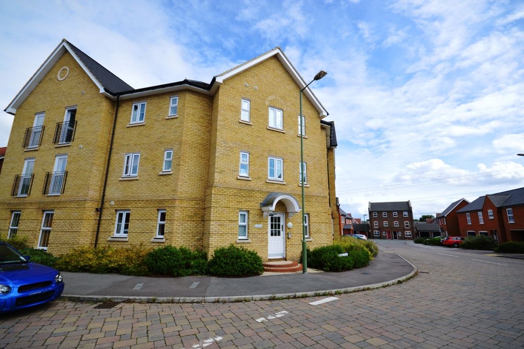 2 bed flat to rent in Mendip Way, Great Ashby, Stevenage SG1, £1,350