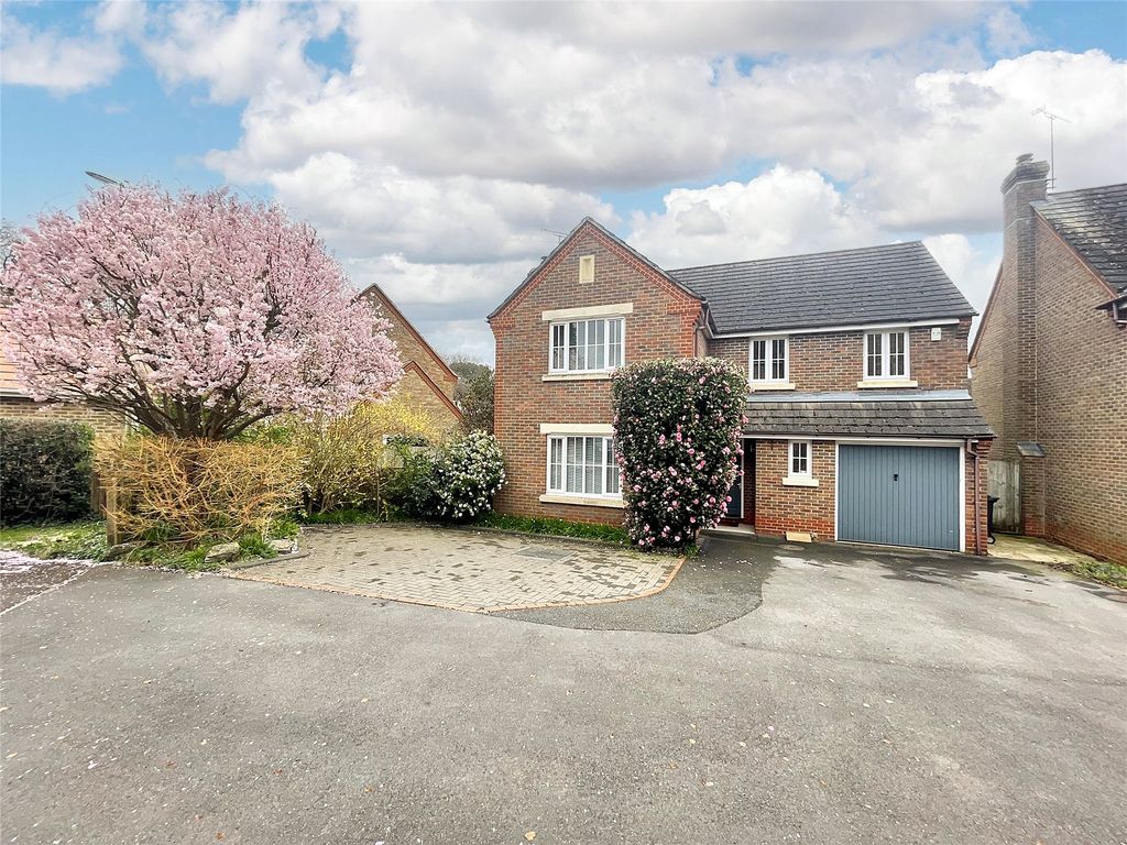 4 bed detached house for sale in Lindford, Hampshire GU35, £625,000