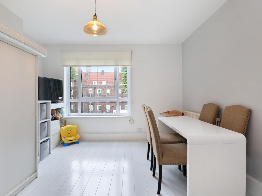 2 bed flat for sale in Peckham Road, London SE5, £330,000 Zoopla