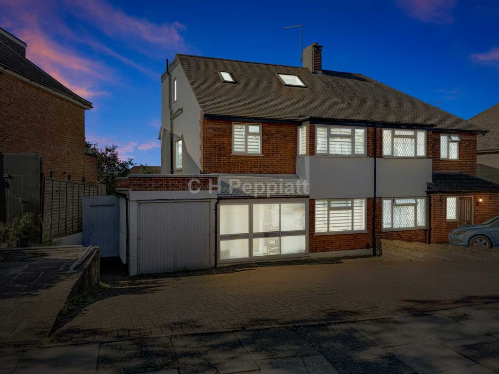 5 bed semidetached house for sale in Chandos Avenue, Southgate N14