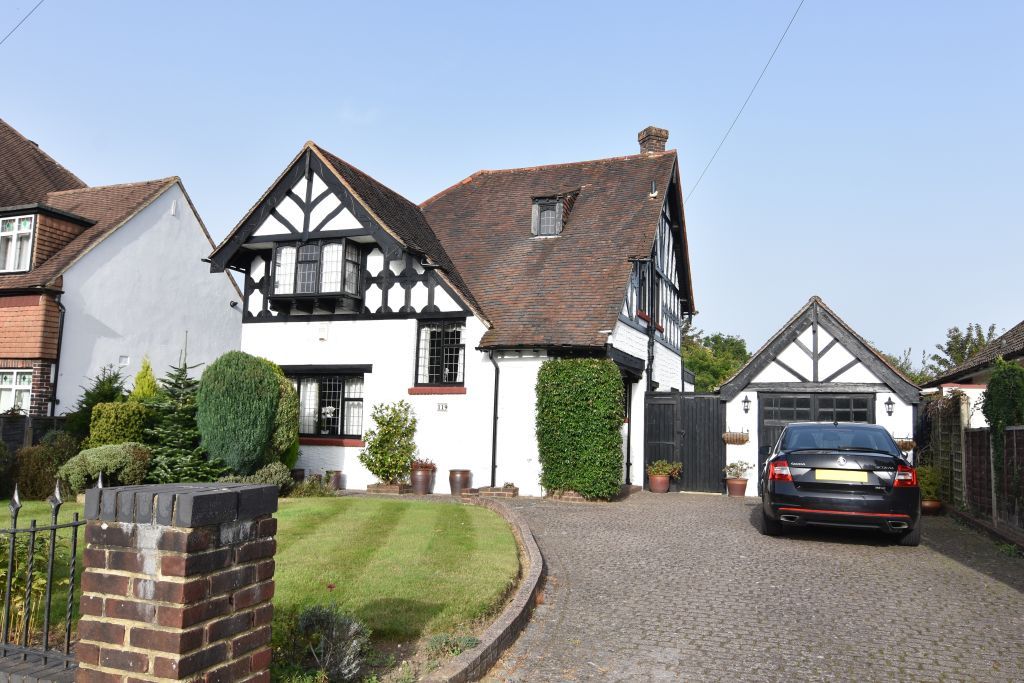 4 bed detached house for sale in Coulsdon Road, Old Coulsdon CR5, £