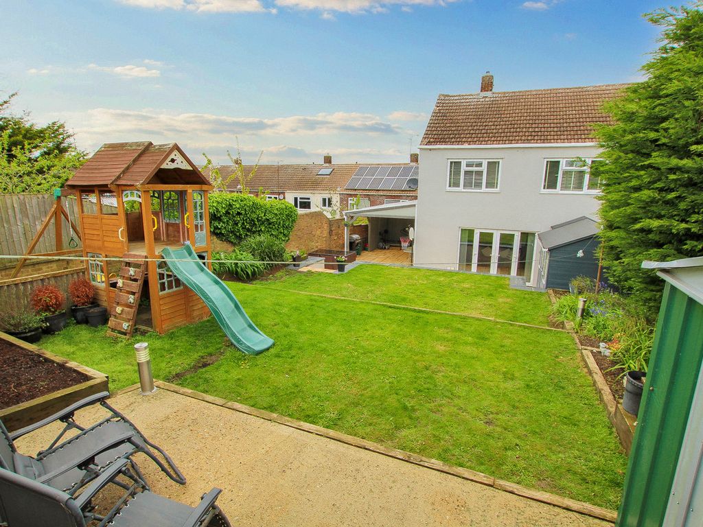 3 bed end terrace house for sale in Gobions, Basildon SS16, £375,000