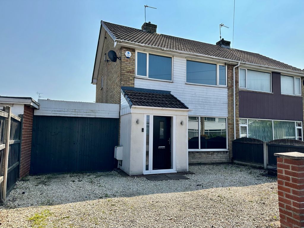 3 bed semidetached house for sale in Lichfield Road, Dunscroft