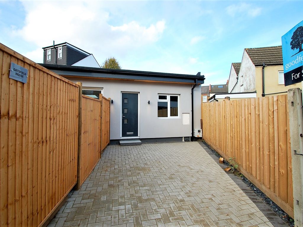 1 bed bungalow for sale in Oatsfield House, Sandy Lane North