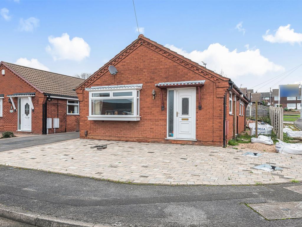 3 bed detached bungalow for sale in Winterbourne Drive, Stapleford