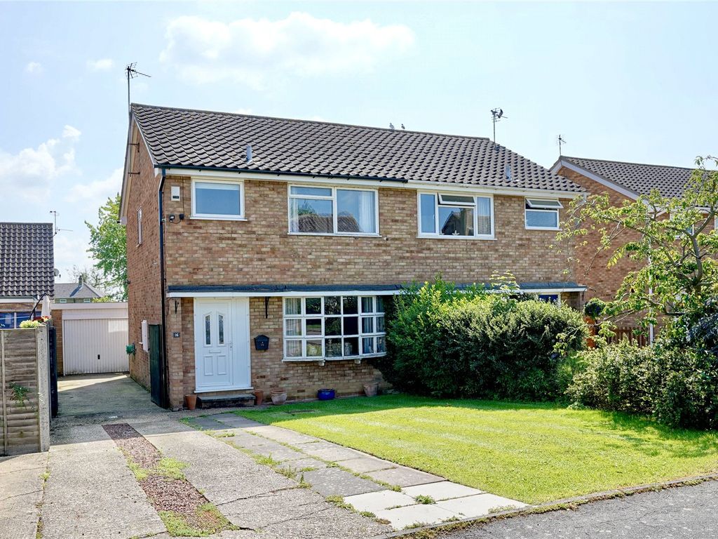 3 bed semidetached house for sale in Beachampstead Road, Great