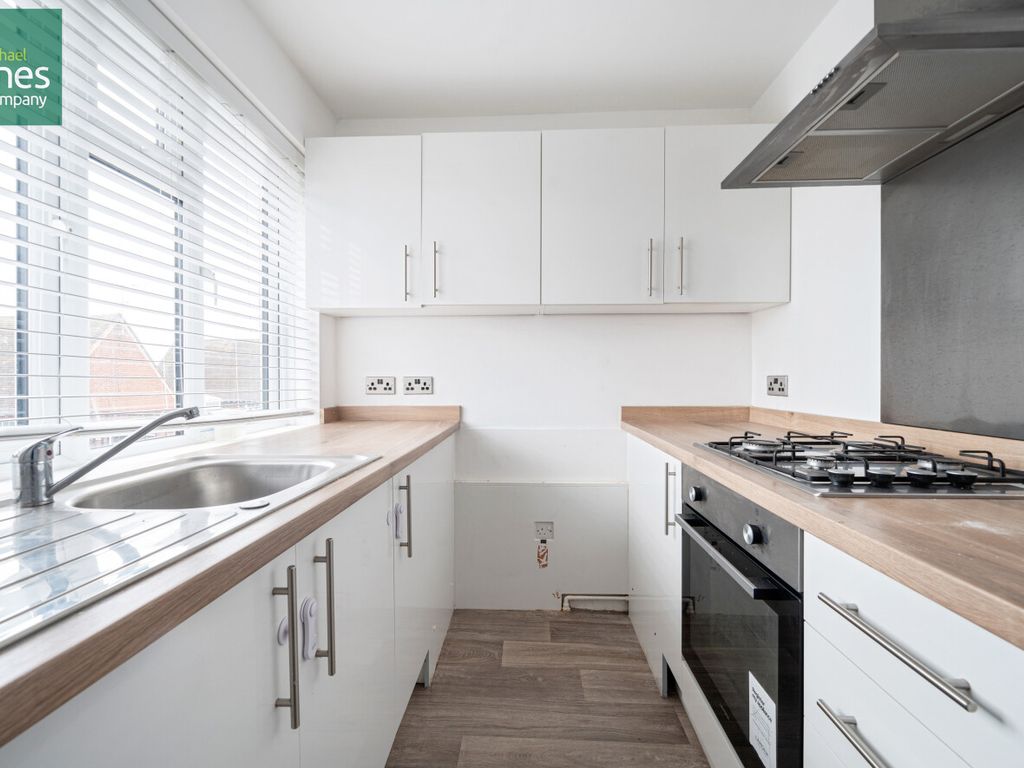 2 bed flat to rent in North Road, Lancing, West Sussex BN15, £1,195 pcm