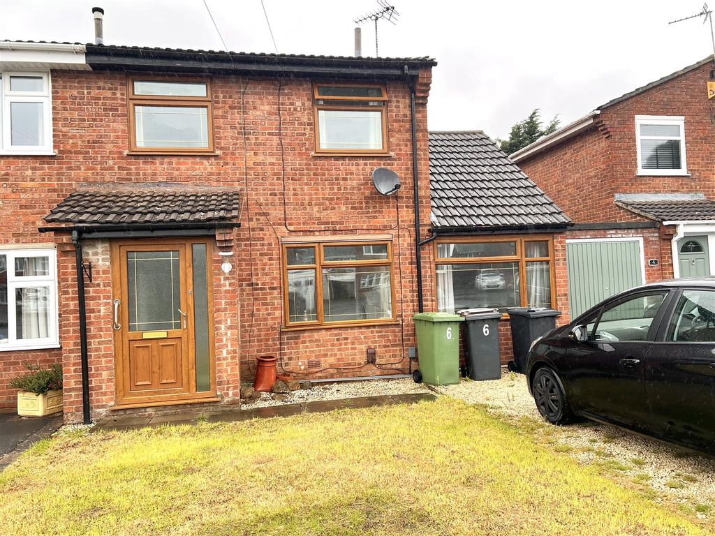 4 bed detached house to rent in Frensham Drive, Nuneaton CV10, £995 pcm