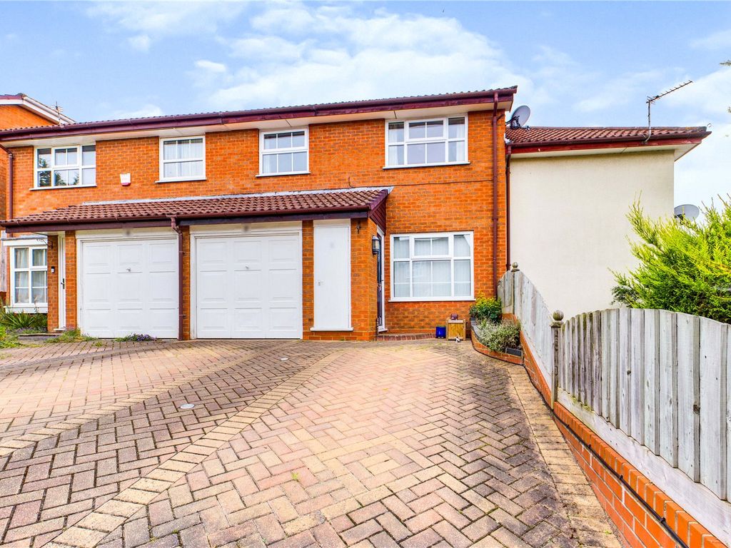3 bed semidetached house for sale in Hawley Close, Calcot, Reading
