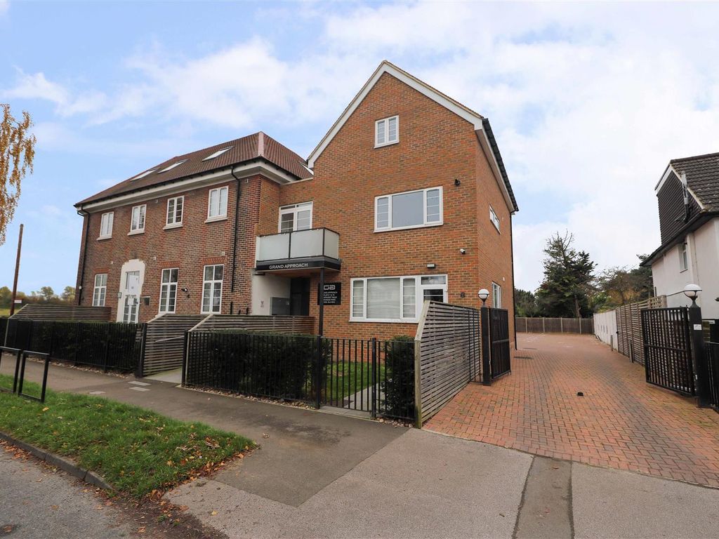 Grand Approach Bathurst Walk Iver SL0  