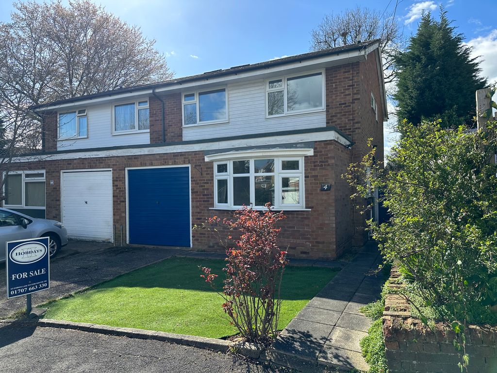 4 bed semidetached house for sale in Penshurst Road, Potters Bar EN6
