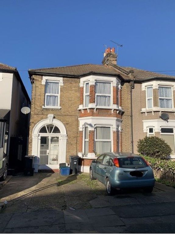 2 bed flat to rent in Balfour Road, Ilford IG1 Zoopla