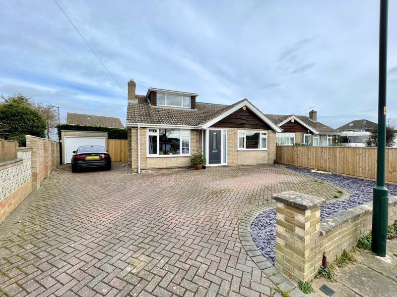 3 bed detached bungalow for sale in Loveden Court, Cleethorpes DN35, £