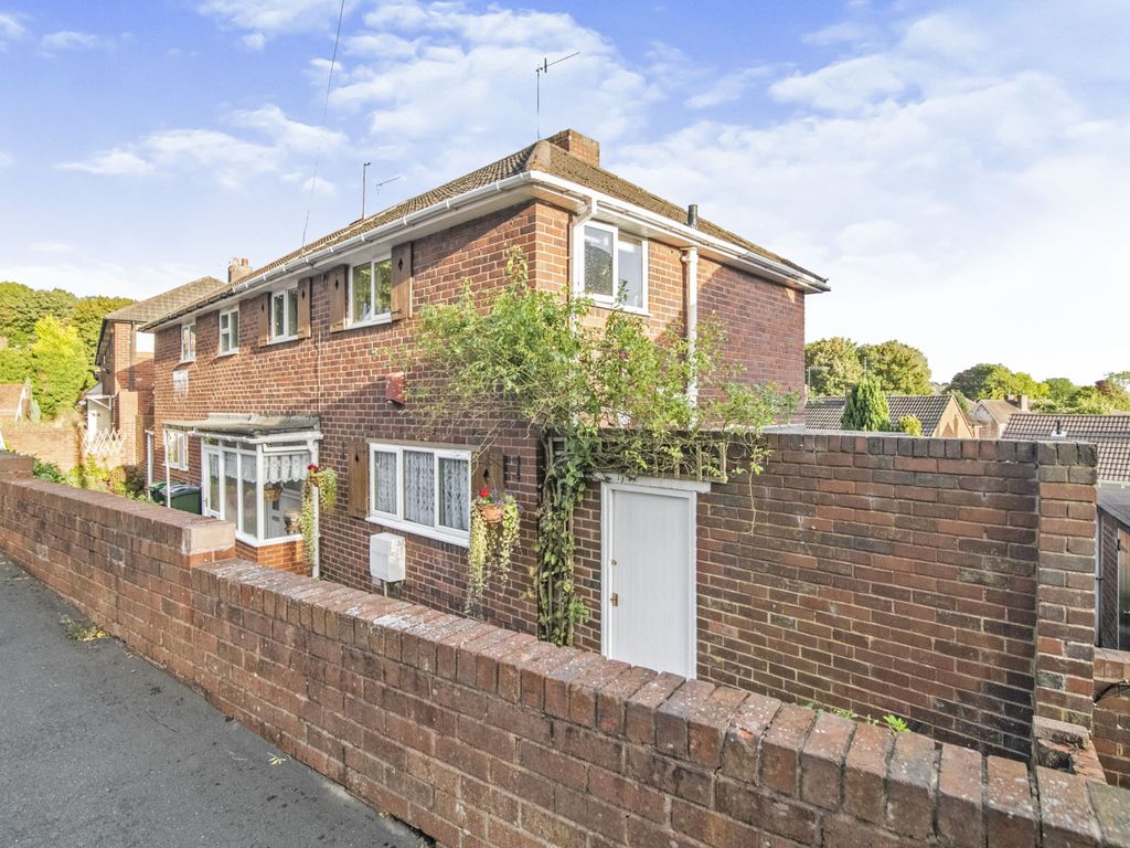 3 bed semidetached house for sale in Bullfields Close, Rowley Regis