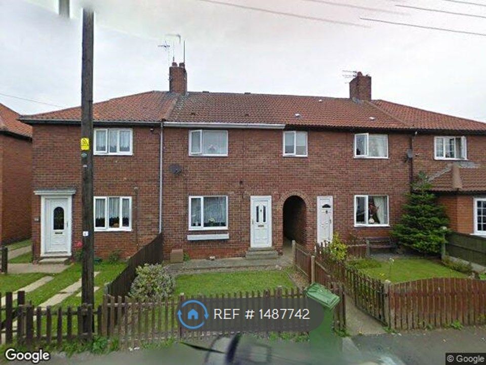 3 bed terraced house to rent in Clayton Avenue, Upton, Pontefract WF9