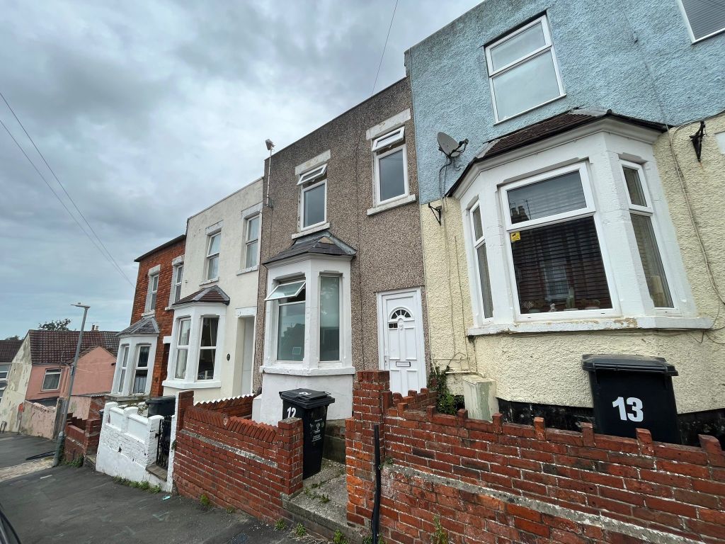 2 bed terraced house for sale in Stanmore Street, Swindon SN1, £180,000