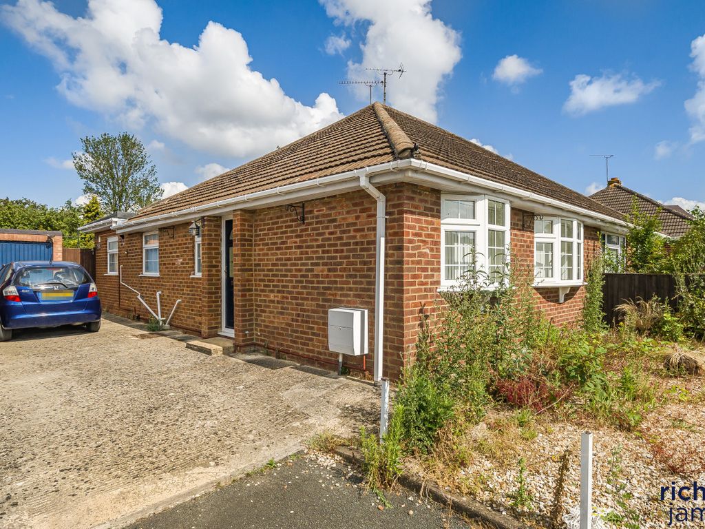 2 bed semidetached bungalow for sale in Whitelands Road, Stratton St