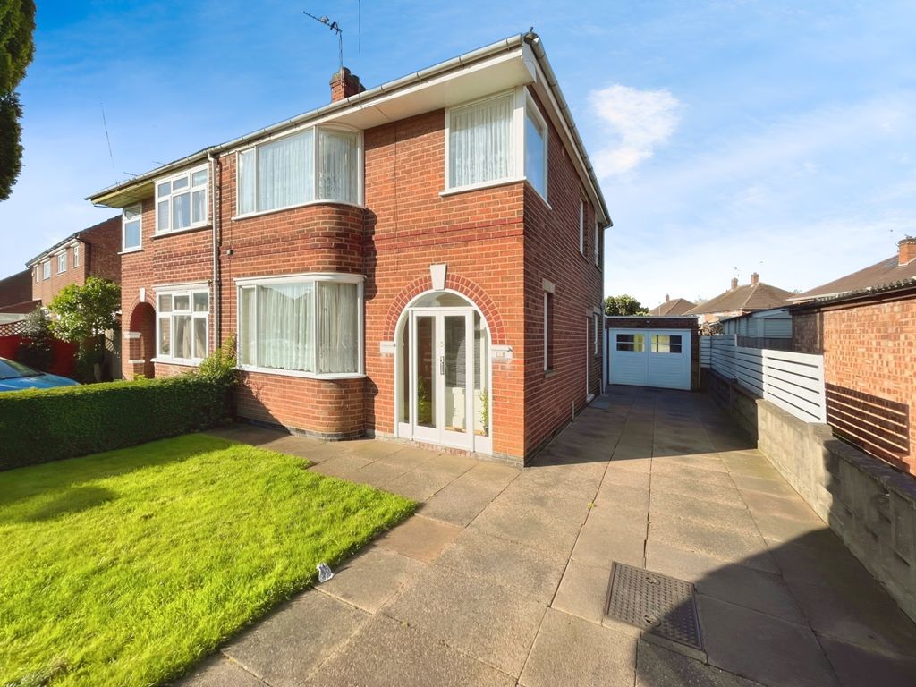 3 bed semidetached house for sale in Glencoe Avenue, Leicester
