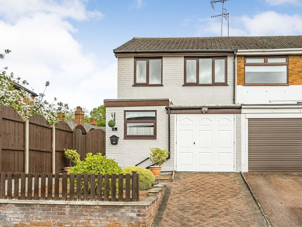 3 bed semidetached house for sale in Recreation Street, Netherton