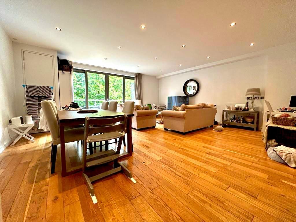 3 bed flat for sale in Finchley Road, Hampstead, London NW3, £1,100,000