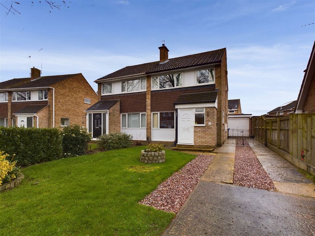 3 bed semidetached house for sale in West Leys Court, Moulton NN3, £