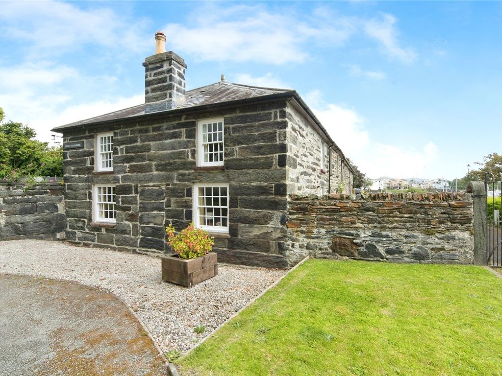 3 bed end terrace house for sale in Porthmadog, Gwynedd LL49, £265,000