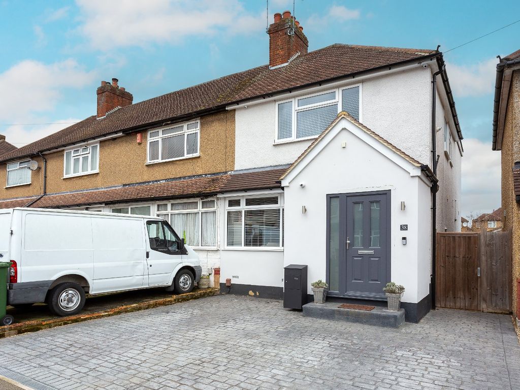 3 bed end terrace house for sale in Fern Way, Watford, Hertfordshire