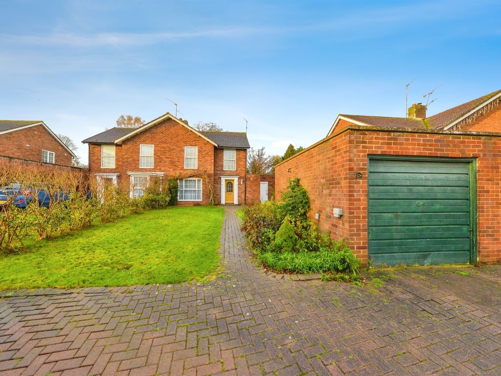 3 bed semidetached house for sale in Howlands, Welwyn Garden City AL7