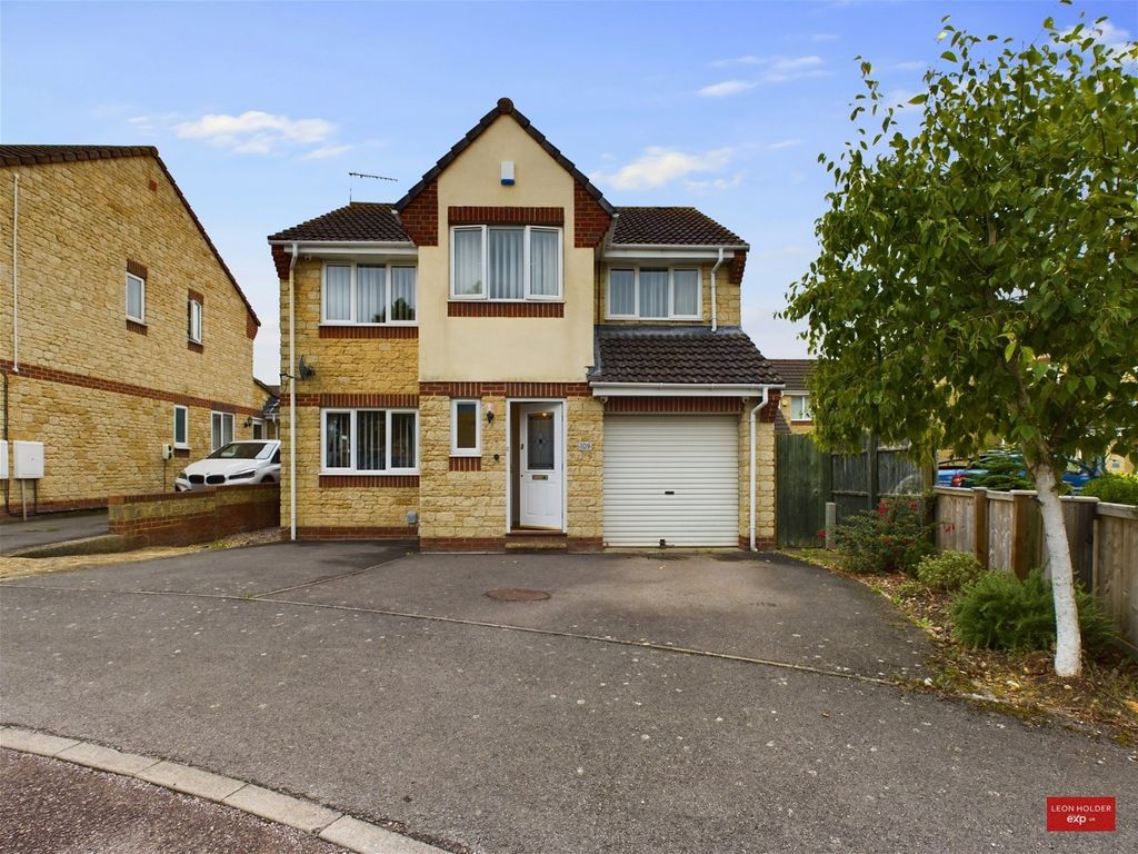 4 bed detached house for sale in Arrowsmith Drive, Stonehouse GL10, £