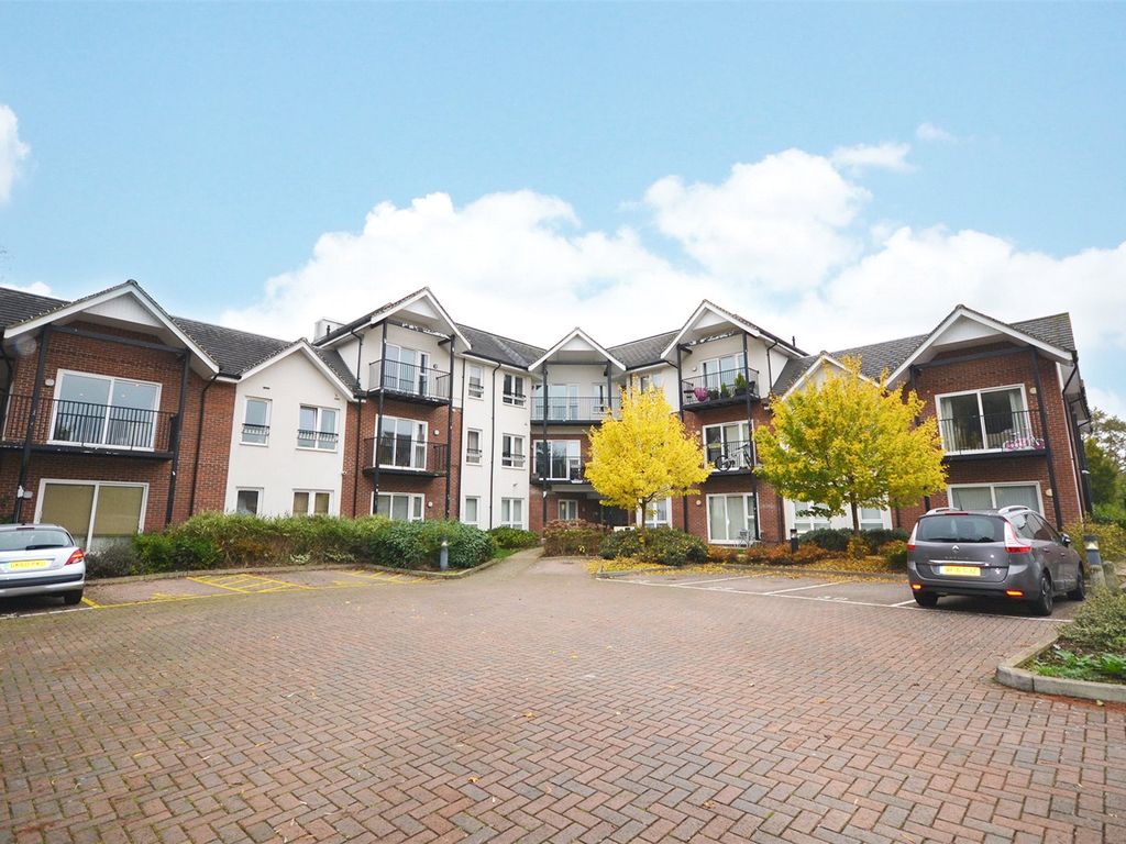 2 bed flat for sale in Merydene Court, London Road, Binfield, Berkshire