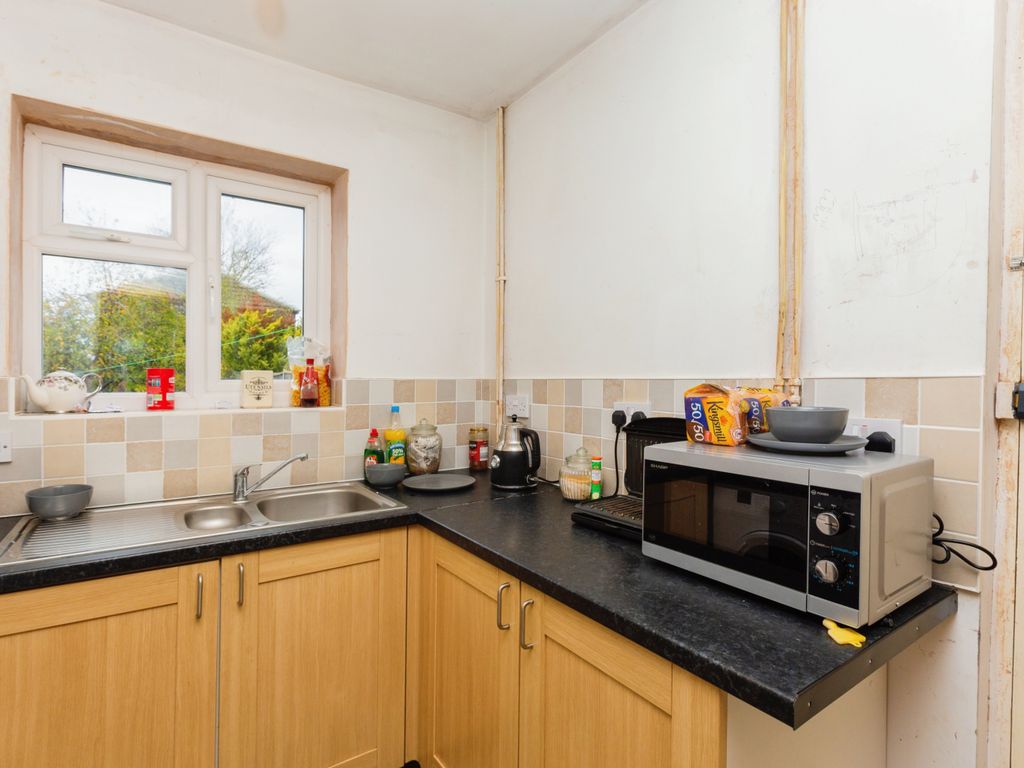 3 bed semidetached house for sale in Stonehaven Road, Aylesbury HP19