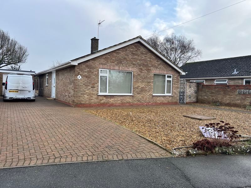 3 bed bungalow to rent in Thorn Close, Soham, Ely CB7, £1,250 pcm Zoopla