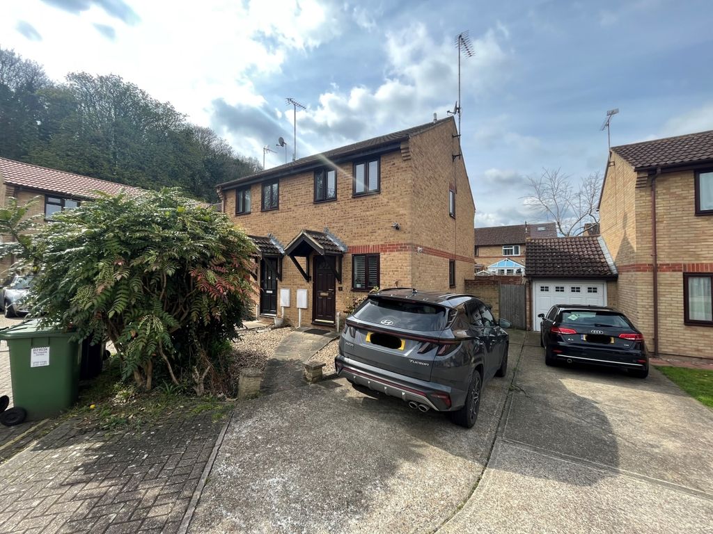 2 bed semidetached house to rent in Trivett Close, Greenhithe DA9 Zoopla