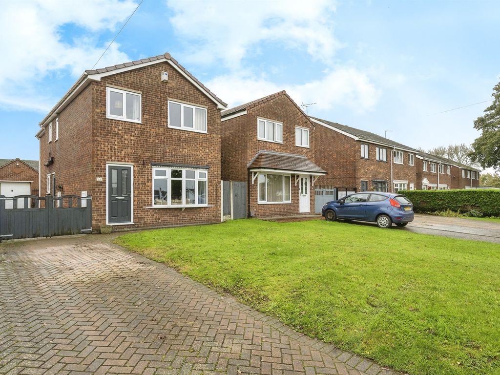 4 bed detached house for sale in Station Road, Rossington, Doncaster