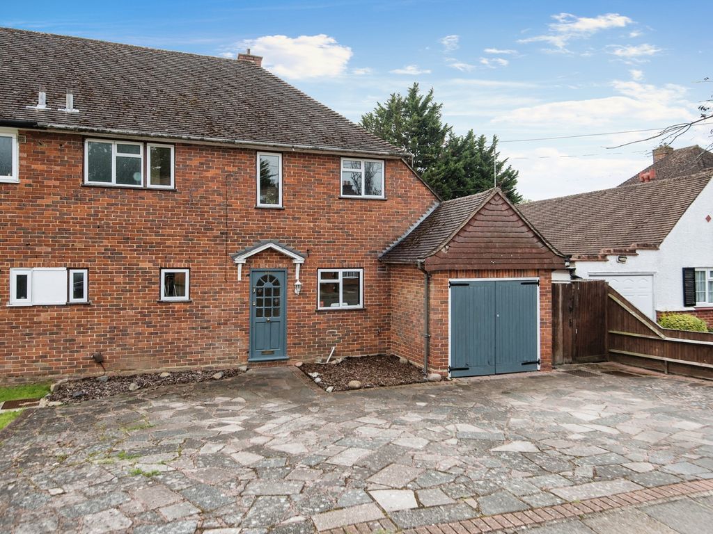 4 bed semidetached house for sale in Woodlands Avenue, Ruislip HA4, £