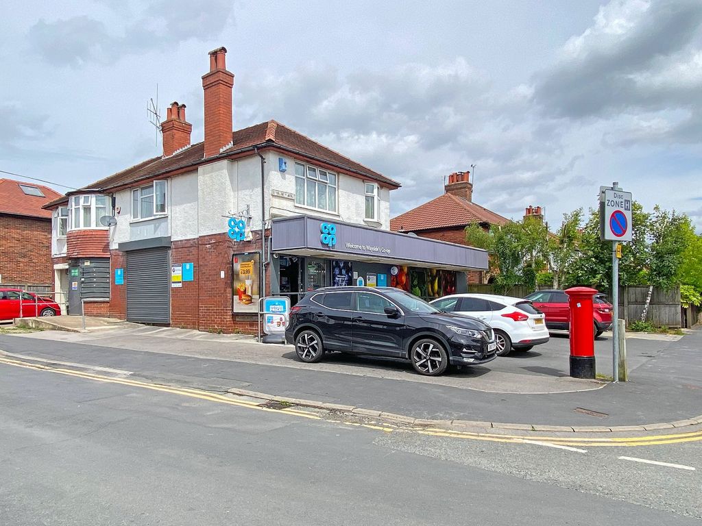 4 bed flat for sale in St. Winifreds Avenue West, Harrogate HG2, £