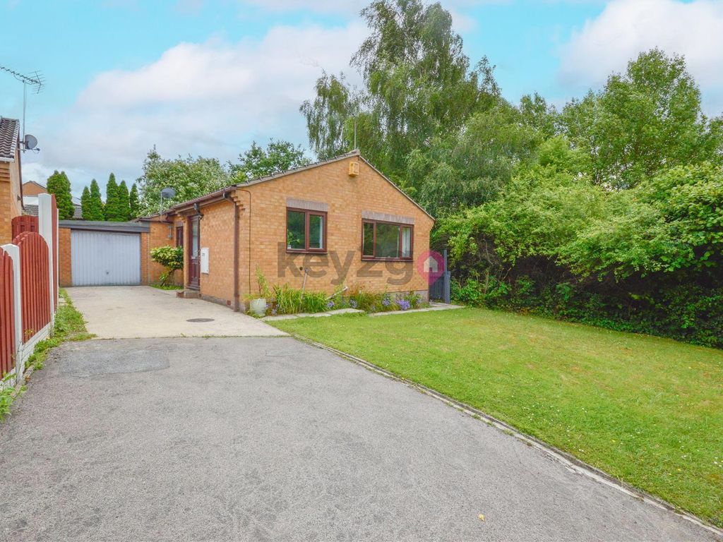 3 bed detached bungalow for sale in Hartland Avenue, Sothall, Sheffield