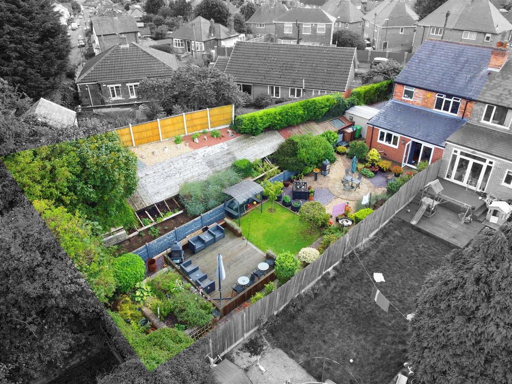 3 bed semidetached house for sale in Swains Avenue, Bakersfield