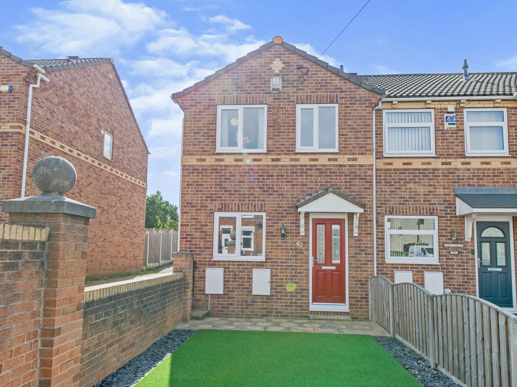 3 bed end terrace house for sale in Leeds Road, Cutsyke, Castleford