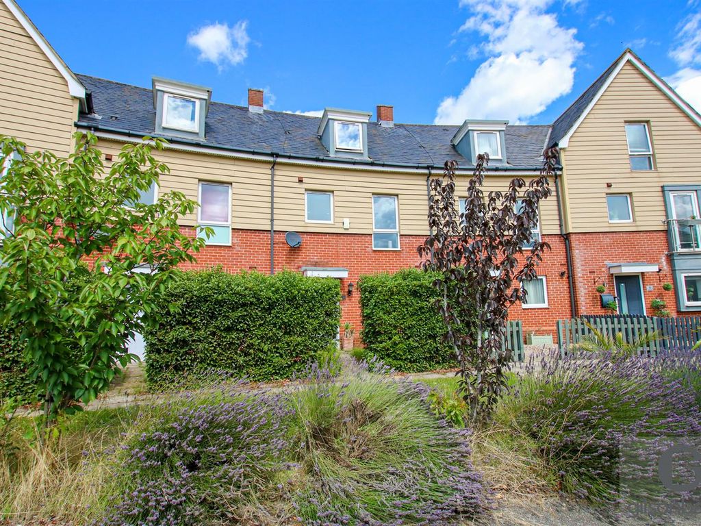 5 bed town house for sale in Poethlyn Drive, Costessey, Norwich NR8