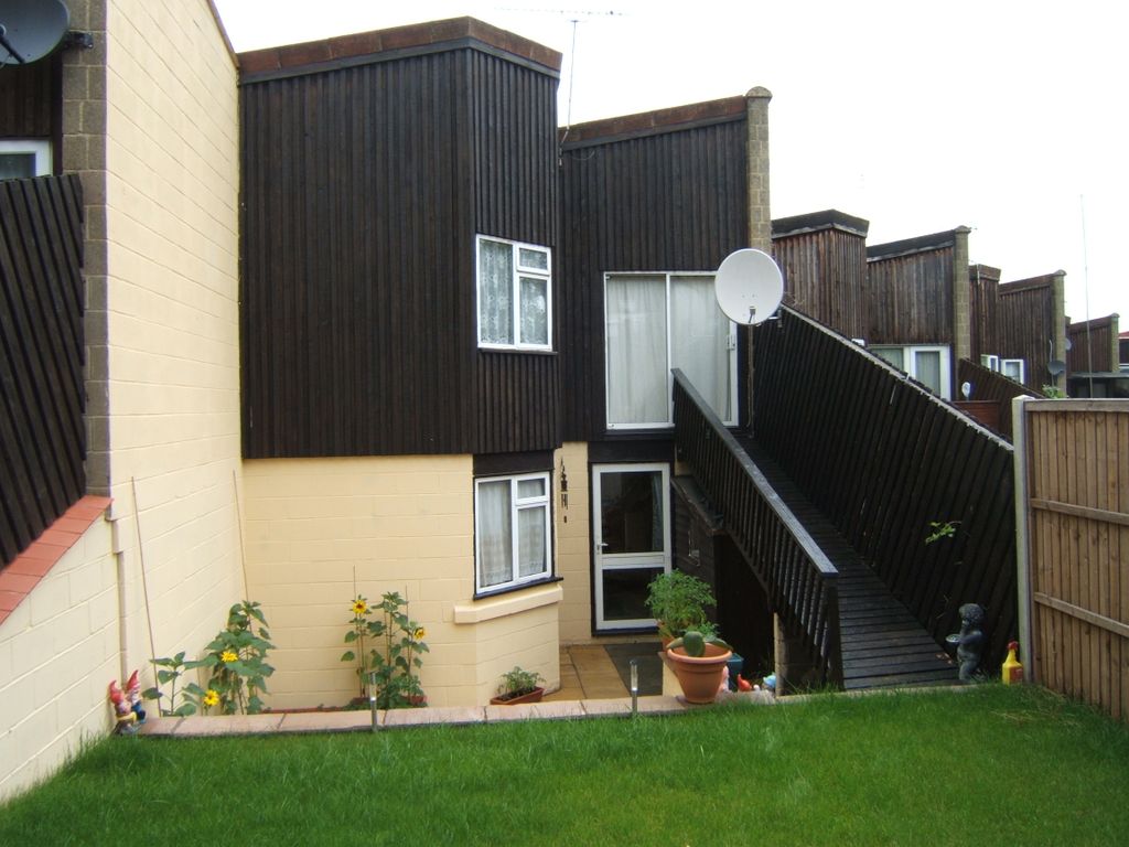 3 bed terraced house to rent in Debden Green, Langdon Hills, Basildon