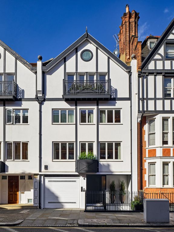 Herbert Crecsent, Knightsbridge SW1X  