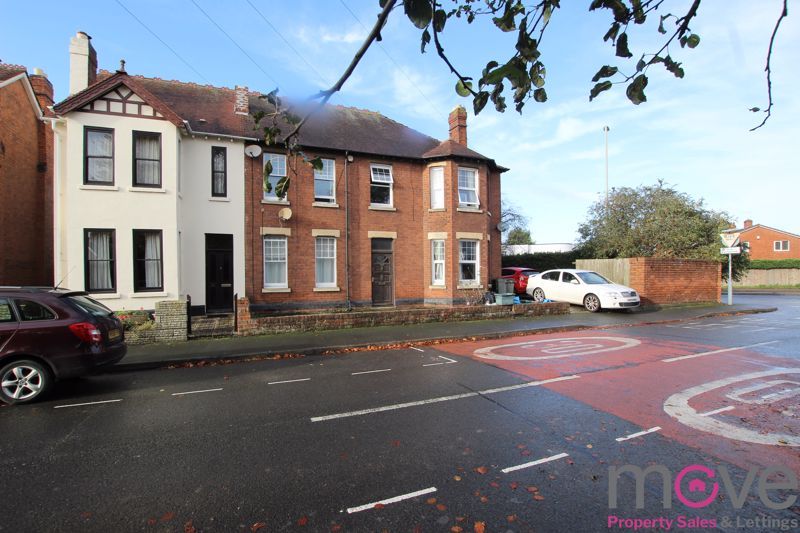 5 bed semidetached house to rent in Deans Way, Gloucester GL1, £2,625