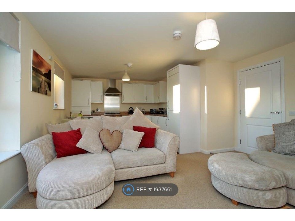 2 bed flat to rent in Urquhart Road, Aberdeen AB24, £700 pcm Zoopla